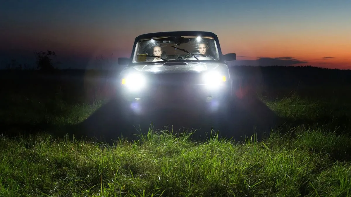 LED strålkastare bländning: Bilens dolda inställning som minskar starkt ljus på natten